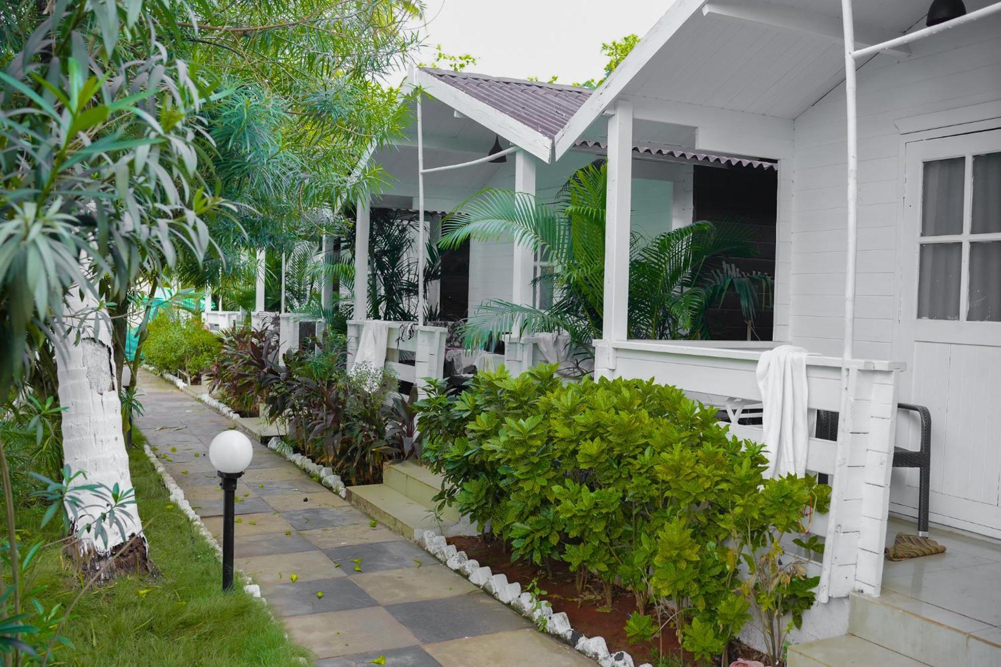 Seabliss Cottages Morjim Exterior foto