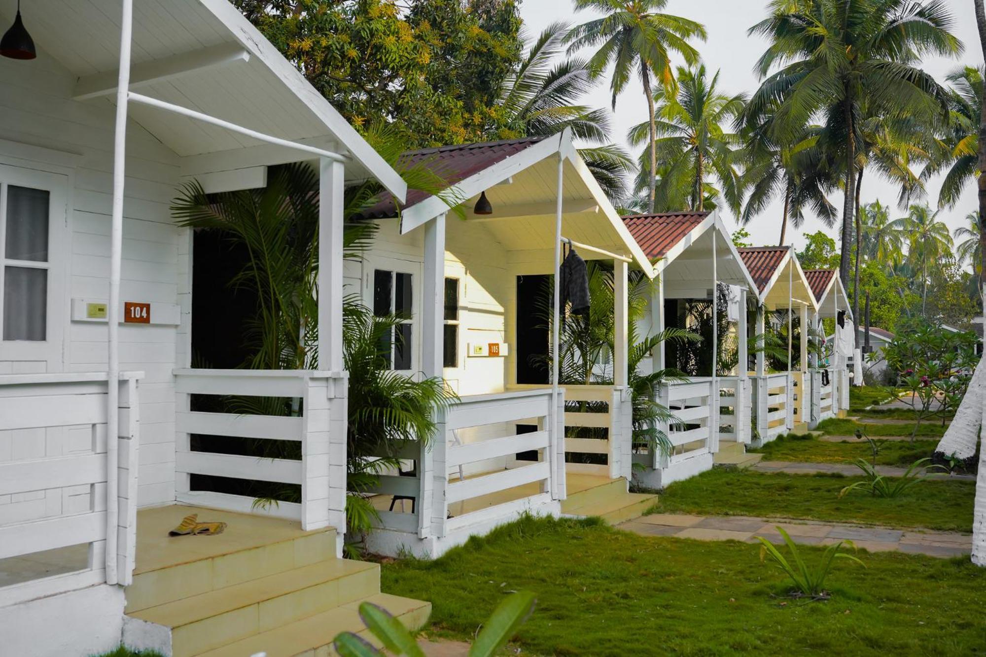 Seabliss Cottages Morjim Exterior foto